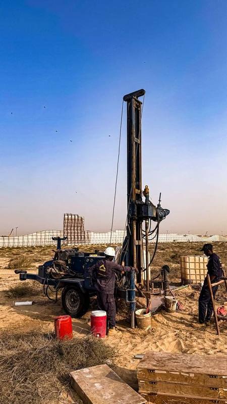 Rotary borehole drilling rig on an open site